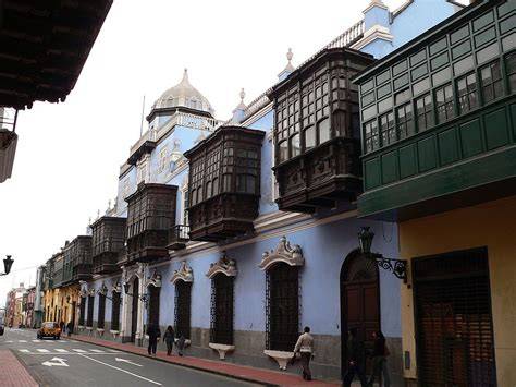 Jirón de la Unión colonial balconies